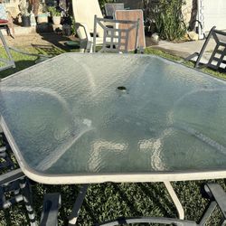Outdoor Table And 6 Chairs
