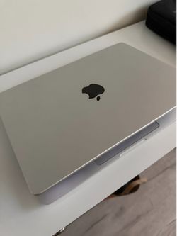 2021 MacBook Pro 14-inch M1 Pro with 16GB RAM / 512GB SSD