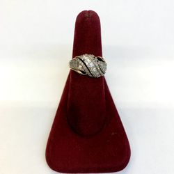 BEAUTIFUL 10K CLUSTER RING 