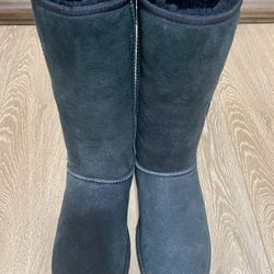 Classic Tall UGG Boot, size 