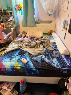 Full sized bed
