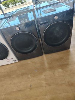 $1478 LG SMART Gas washer dryer set