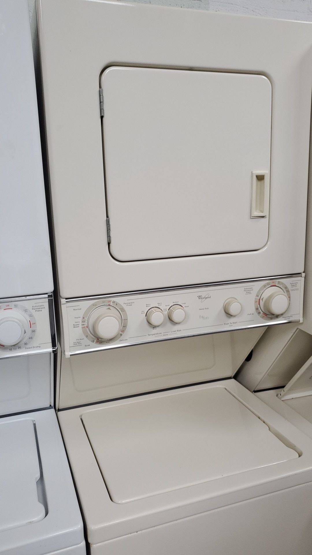 Washer and dryer whirlpool Combo 24inches (beige)