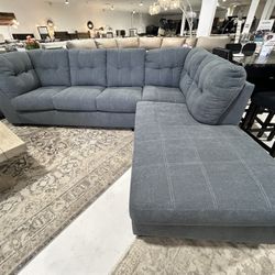 2 Pc Sectional With Chaise 
