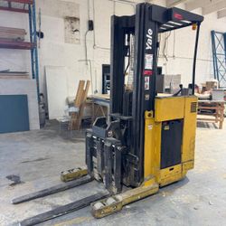 Yale NRO45ACNL36TE095 Stand Up Fork Lift 7000lbs
