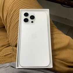 iPhone 16 Pro Max 256gb Att/Cricket - Babcock rd