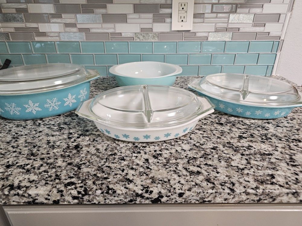 Vintage Snowflake Pyrex