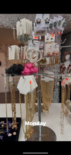 TONS OF COSTUME JEWELRY $1-$3