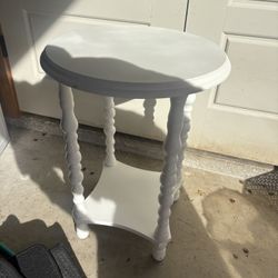 2 Small Side Tables 