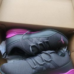 Womens Size 7.5 Puma Shoes NEW!!