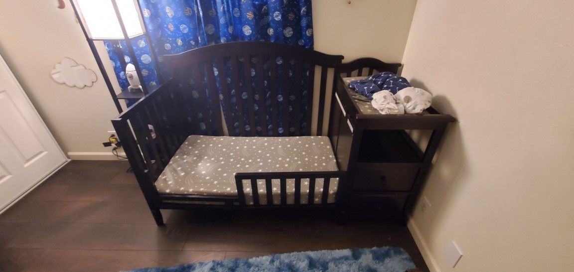 Convertible Crib With Changing Table