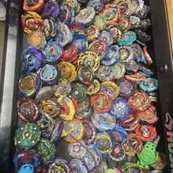 Beyblades 100