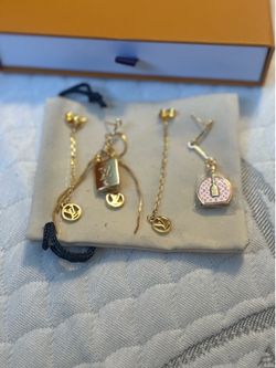 ***Gold tone long earrings ***