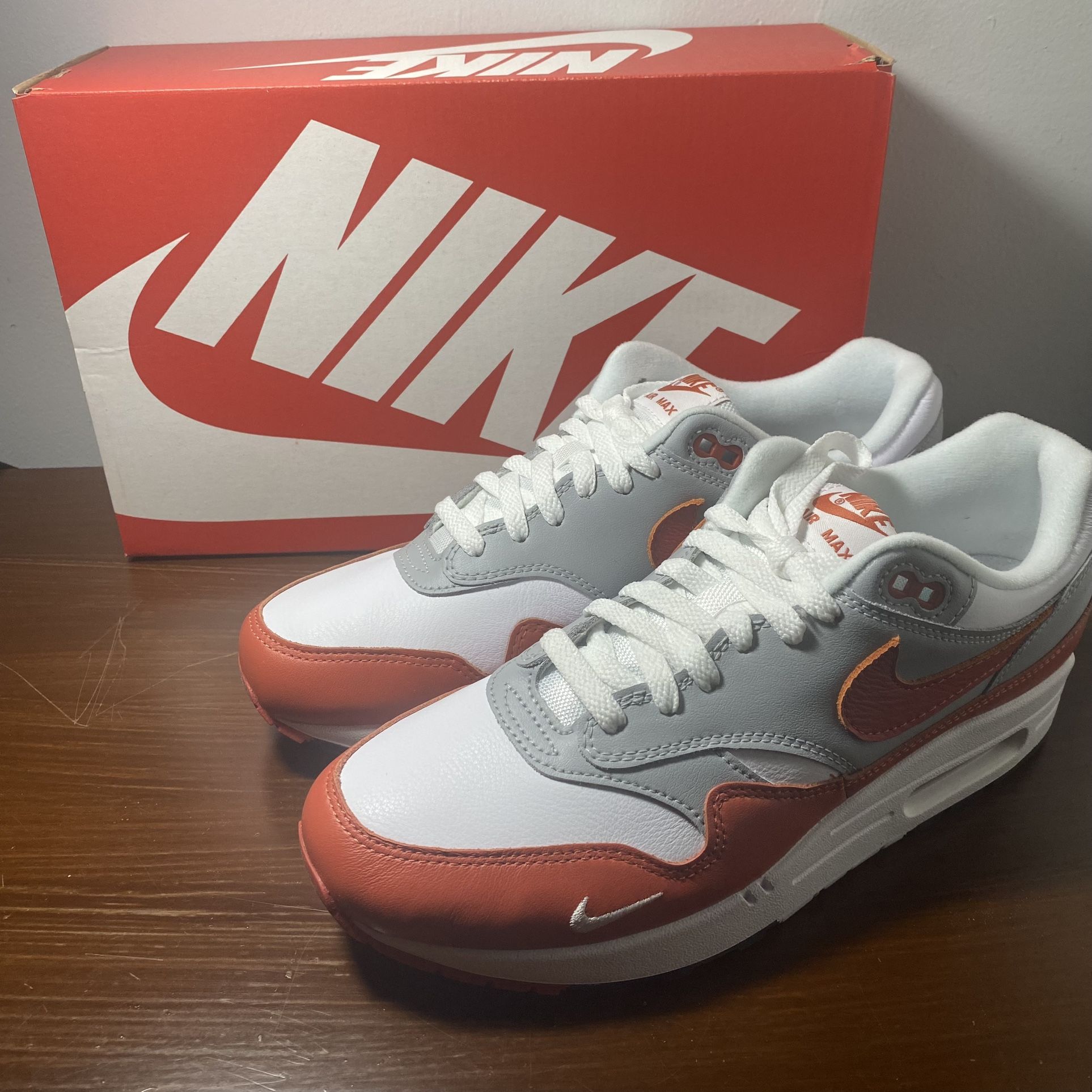 NIKE AIR MAX 1 LV8 “Martian Sunrise” White Burnt Orange DH4059-102 Men’s Size 9