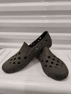 Vans size 9 Croc style shoes