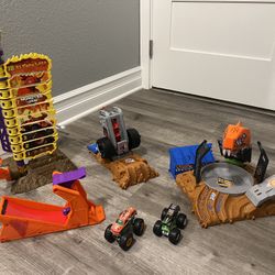 Monster jam Playset Bundle 