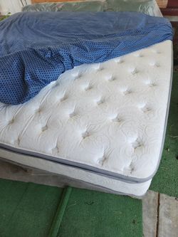 *Like New King Size Bed* 100.00 Or Best Offer*