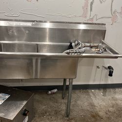 3 compartment sink restaurant with faucet