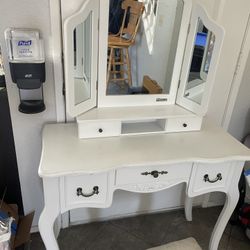White Vanity W/stool