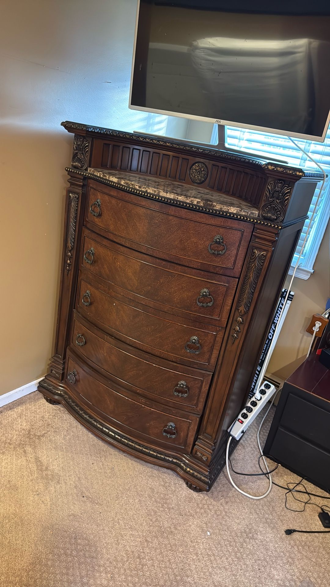 Raymour And Flannigan Standing Chest