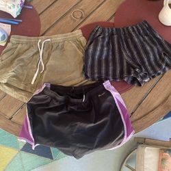 3 Excellent Pairs Of Name Brand Shorts & Athletic Wear Brandy Melville, Nike , Billibong Small Women’s Sz8