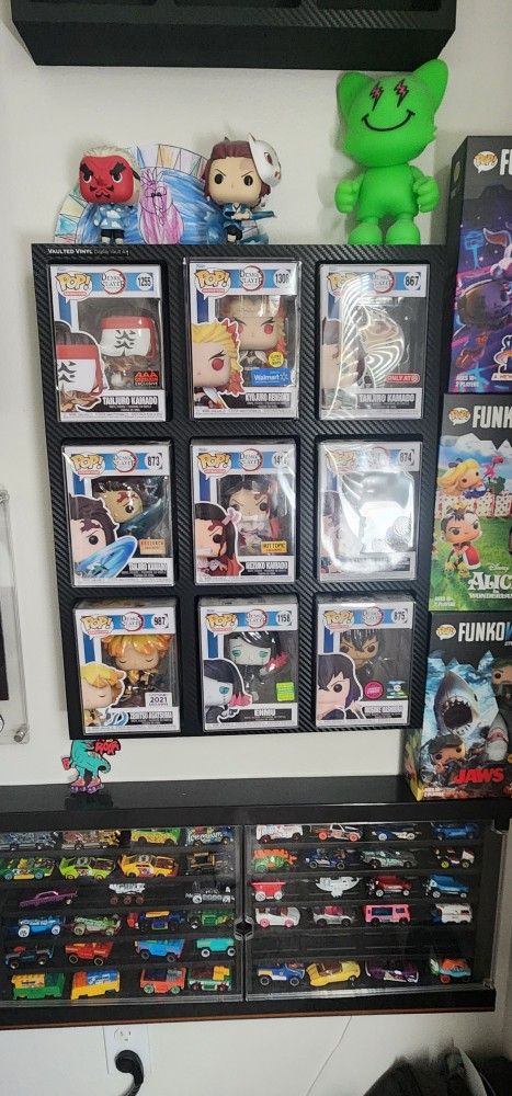 Vaulted Air Display Vaulted Vynl Funko Display Collectibles & Art