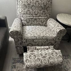 2 Lift And Recliner Chairs 
