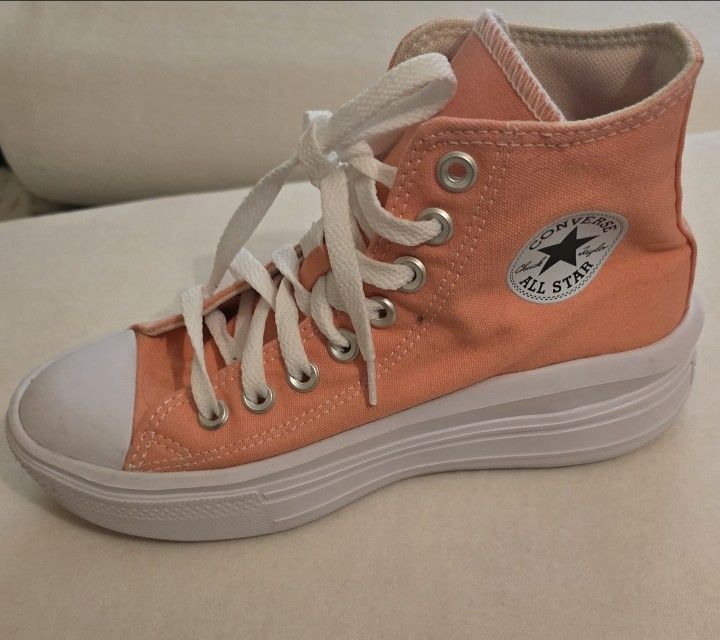 Pink  Color Converse