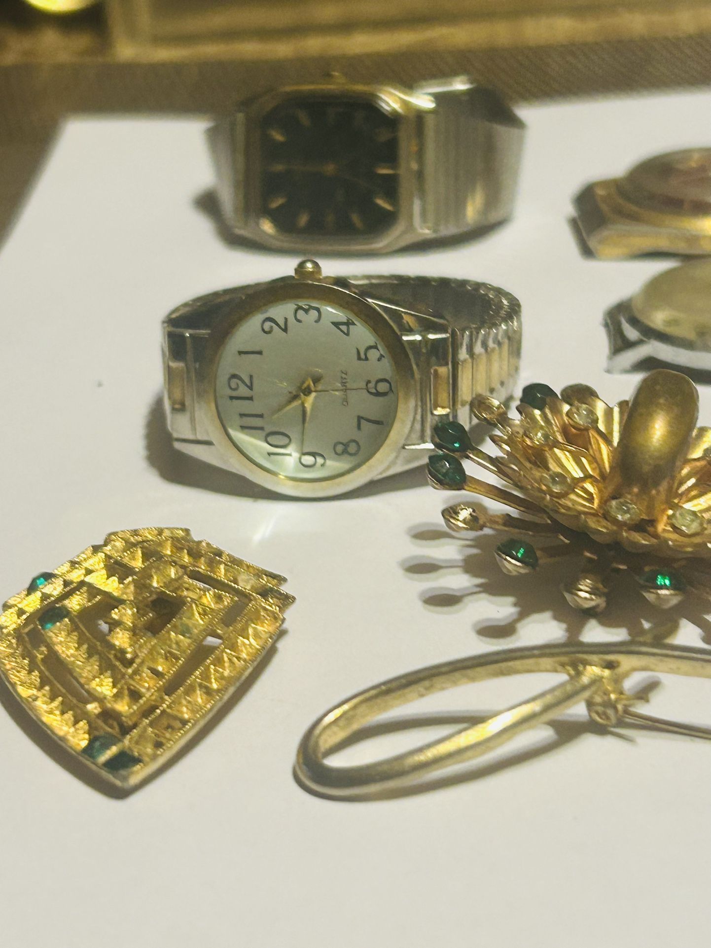 Vintage Lot Of Jewelry 4 Watches 4 Brooch Pins Repairable Watches 5, Timex,