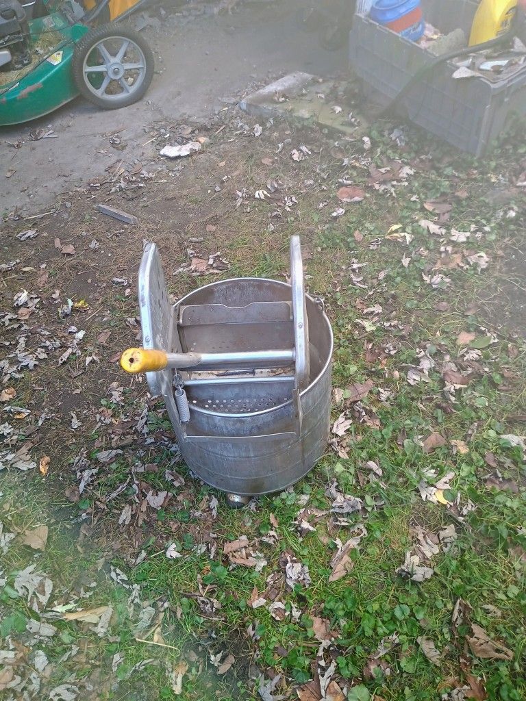 Rolls Royce 5 Gallon Stainless Steel Mop Bucket And Wringer
