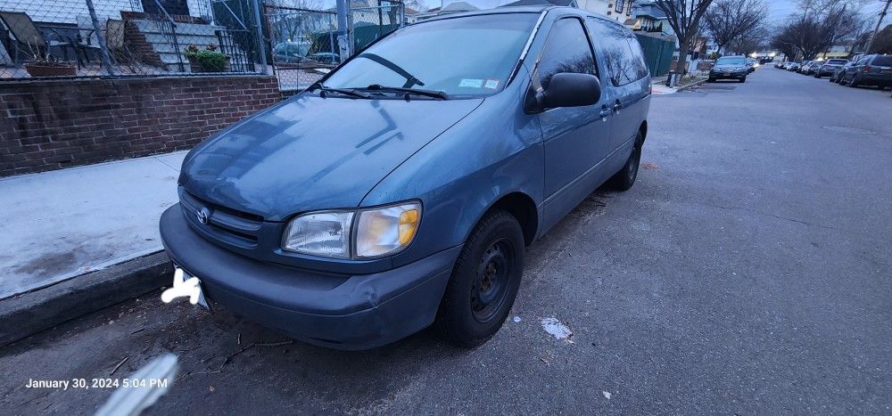 2000 Toyota Sienna