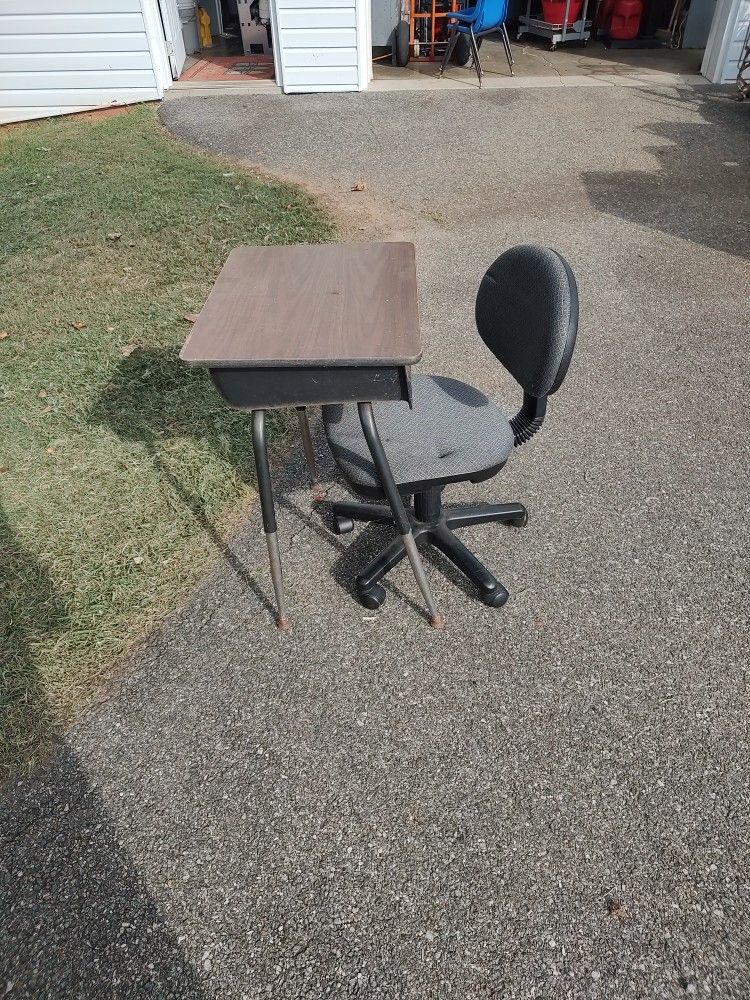 Student Desk With A Rolling Chair 