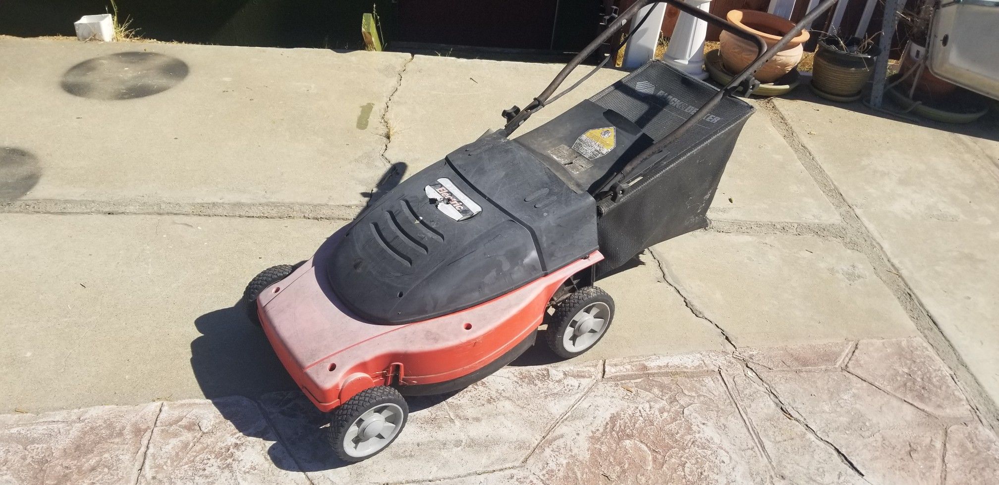 Electric plug in law mower