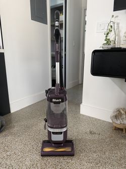 Shark Vacuum Navigator Lift-away