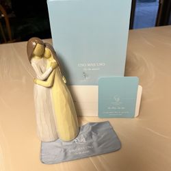 Uno Mas Uno Statuettes