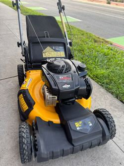 DEWALT GAS 21-IN SELF PROPELLED LANW MOWER