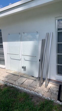 Frameless shower door