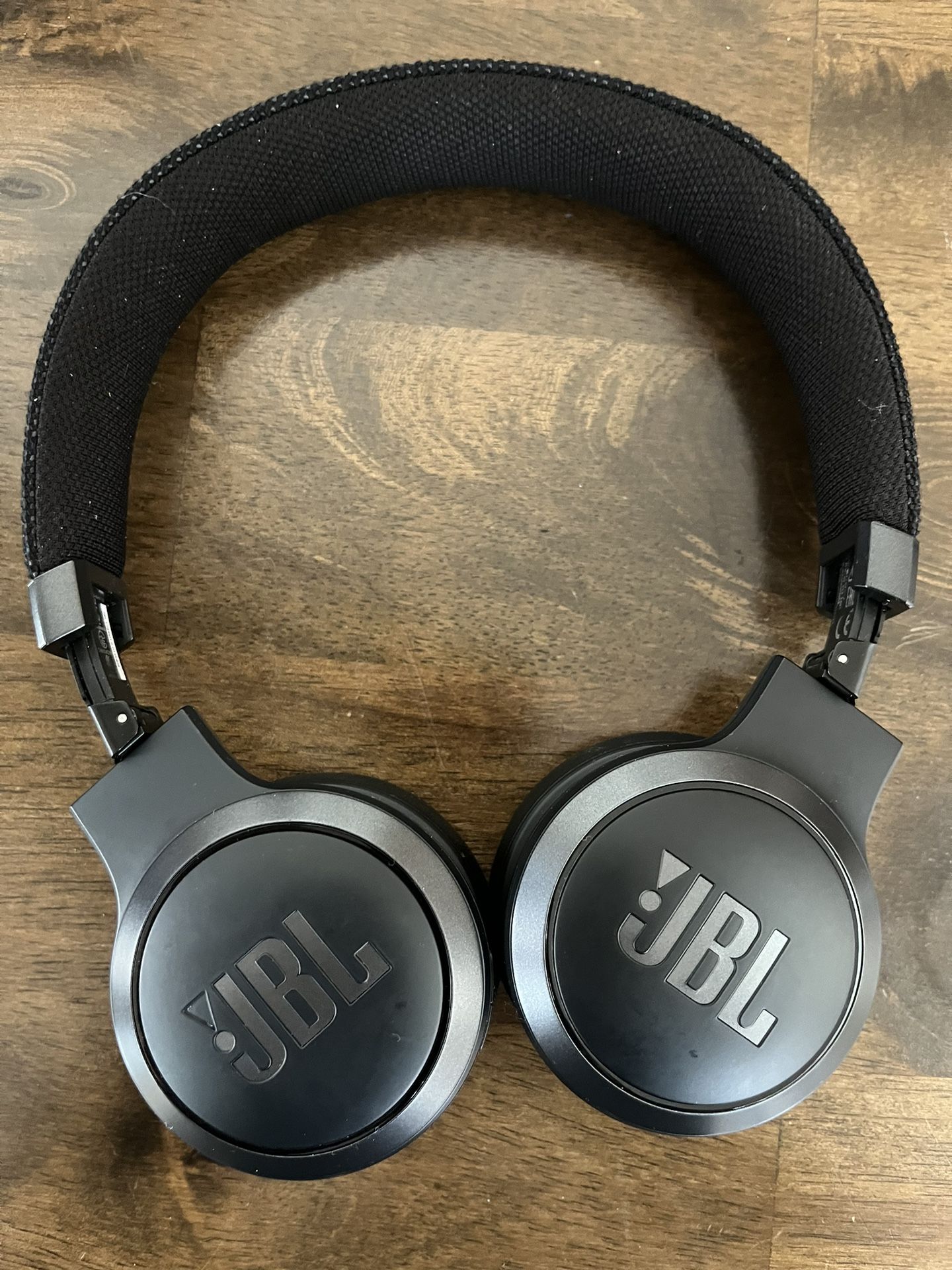 JBL Wireless Noise cancelling headphones