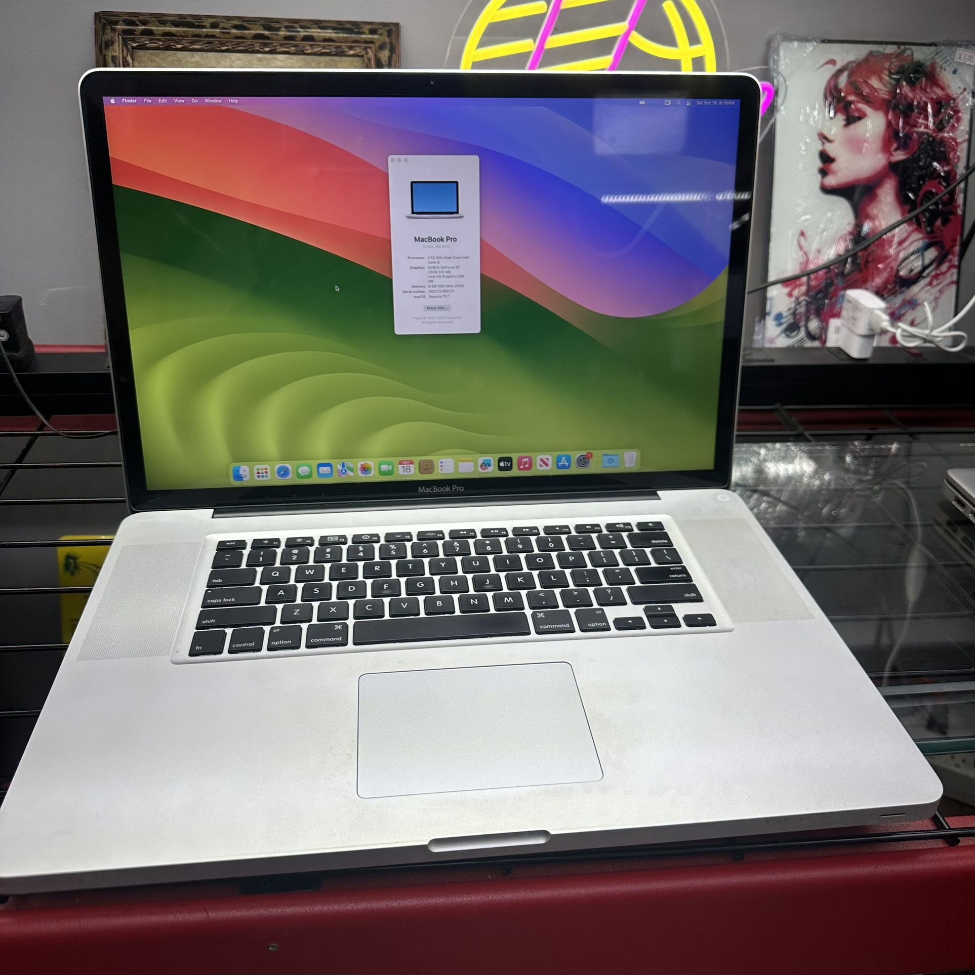 MacBook Pro 17" i5 8gb 500ssd