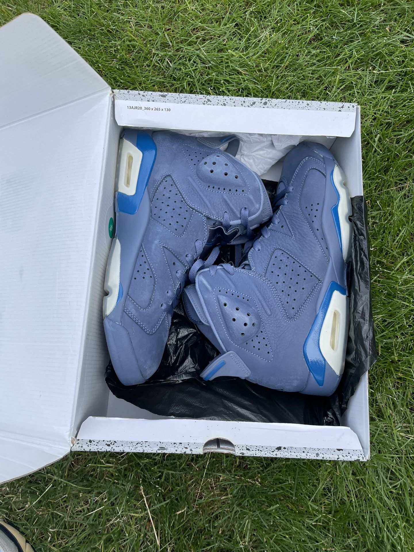 Size 11 - Air Jordan 6 Retro Diffused Blue (jimmy butler) w/box