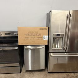 BEAUTIFUL GE  STAINLESS STEEL KITCHEN APPLIANCE SET LIKE NEW  