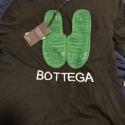 Bottega designer T shirt green/blk  Medium..