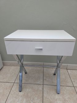 Night stand/ accent table