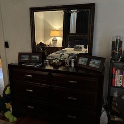 Dresser With Mirror