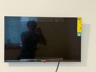 Hisense 35" TV – Excellent Condition – Recently Purchased