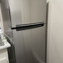 Whirlpool 18 cu. ft. Refrigerator  
