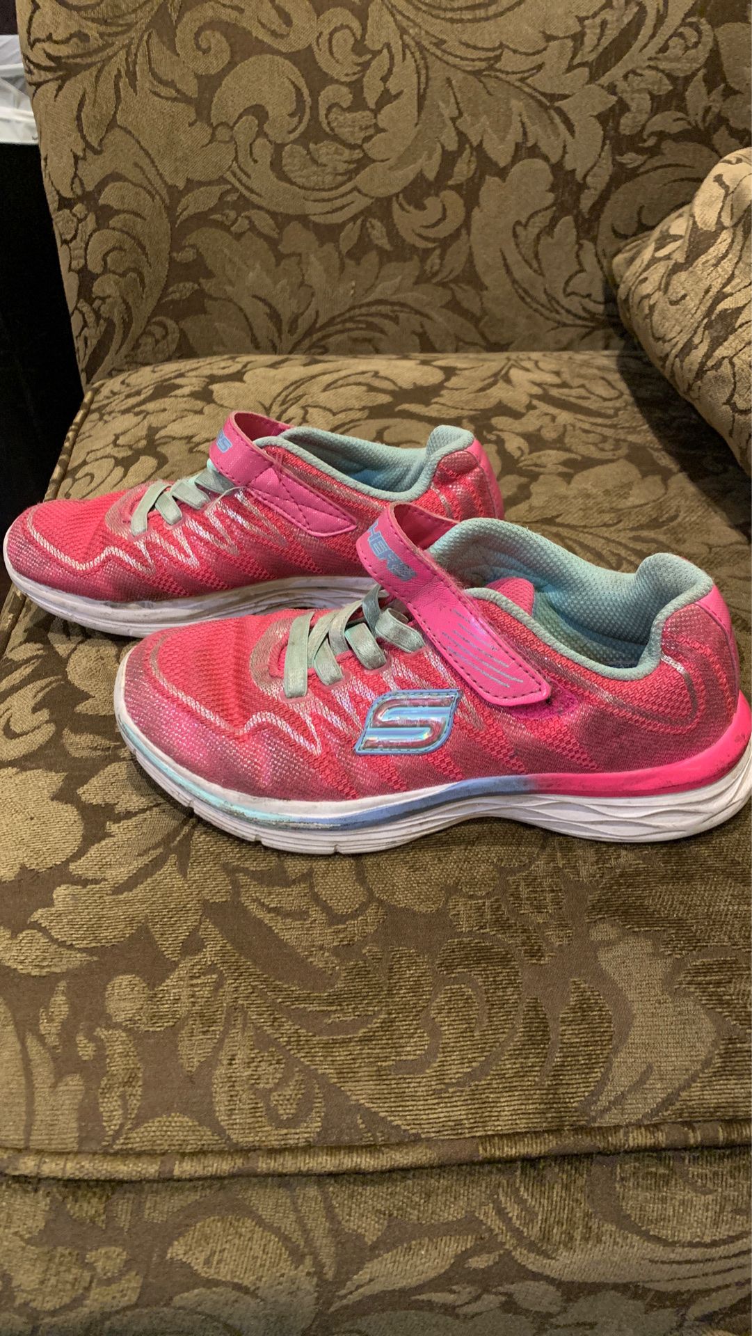 Sketchers size 2. 10.00