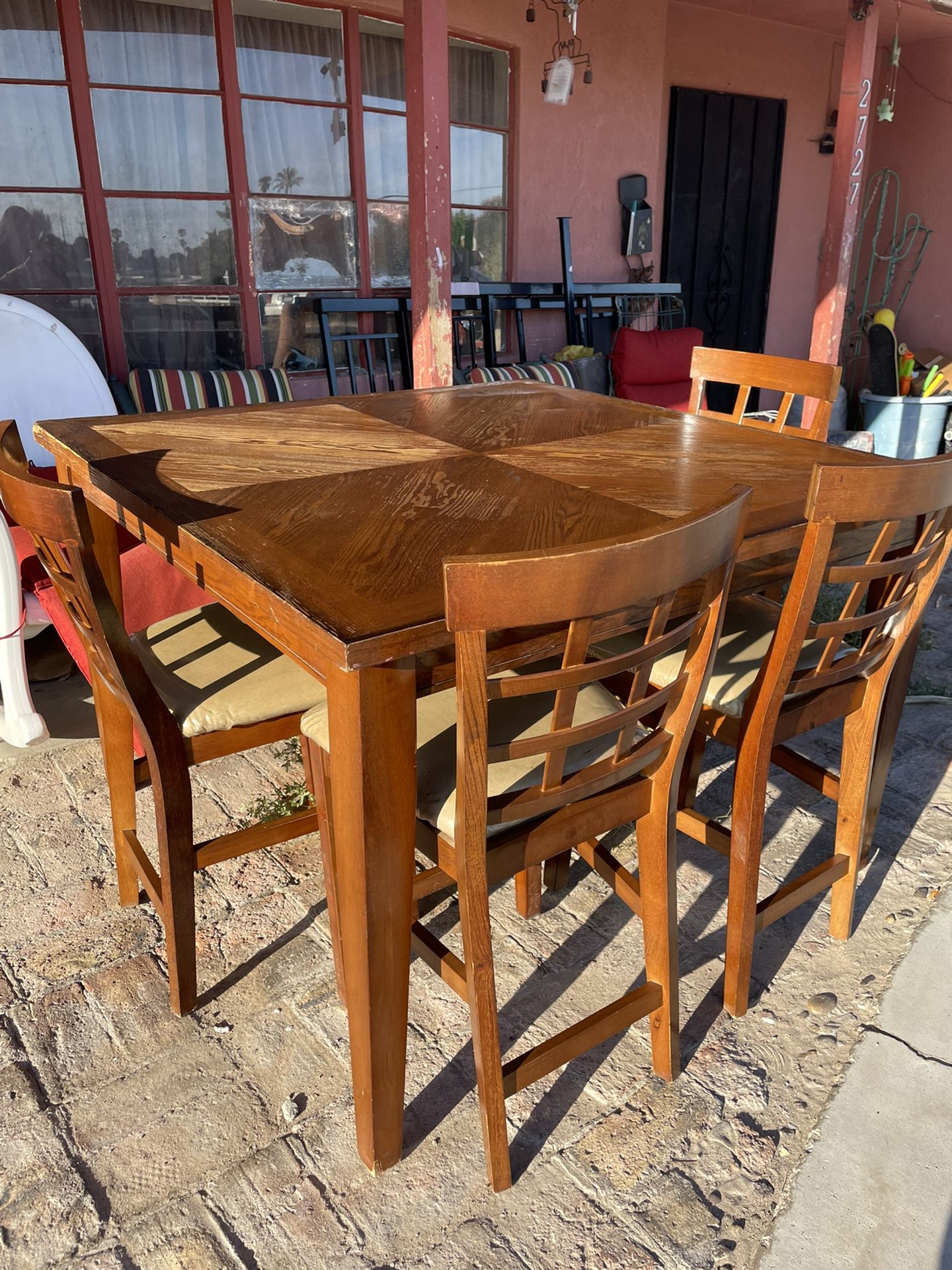 Counter High Table With 4 Chairs