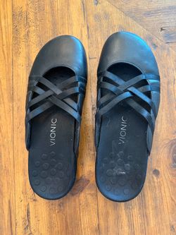 Black Slip On Vionic Shoes. Size 8