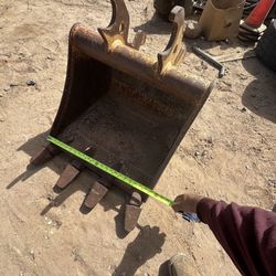 24” John Deere Bucket